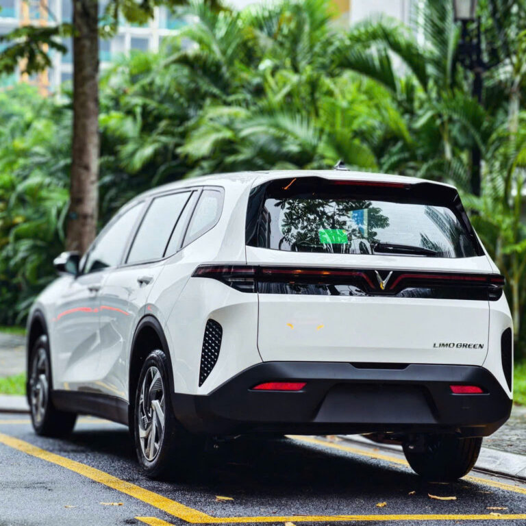Limo Green - Trằng sang xịn mịn 7 chỗ